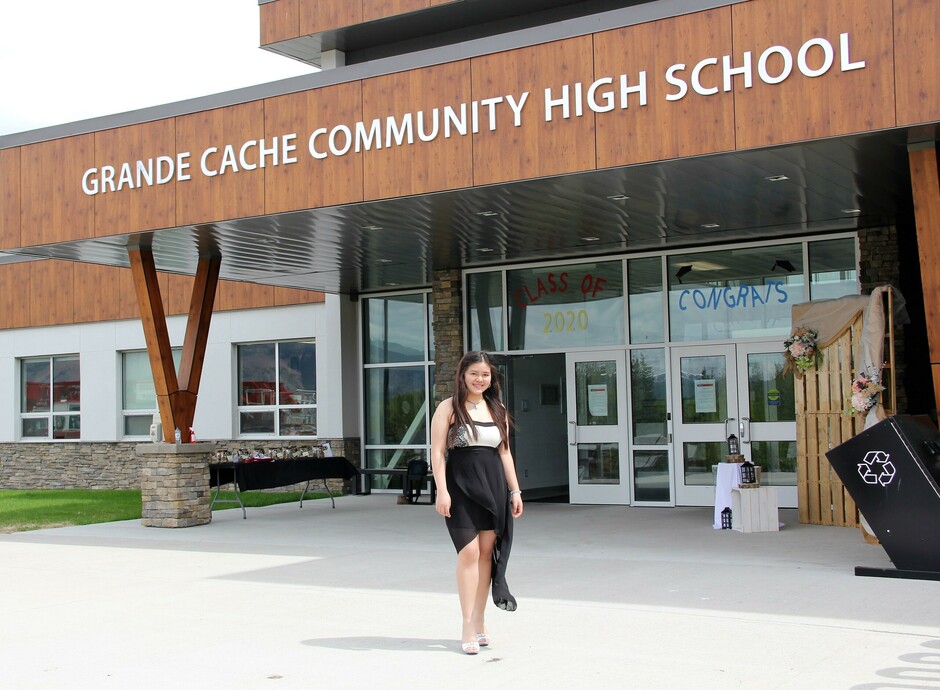 Grande Cache Community High School logo