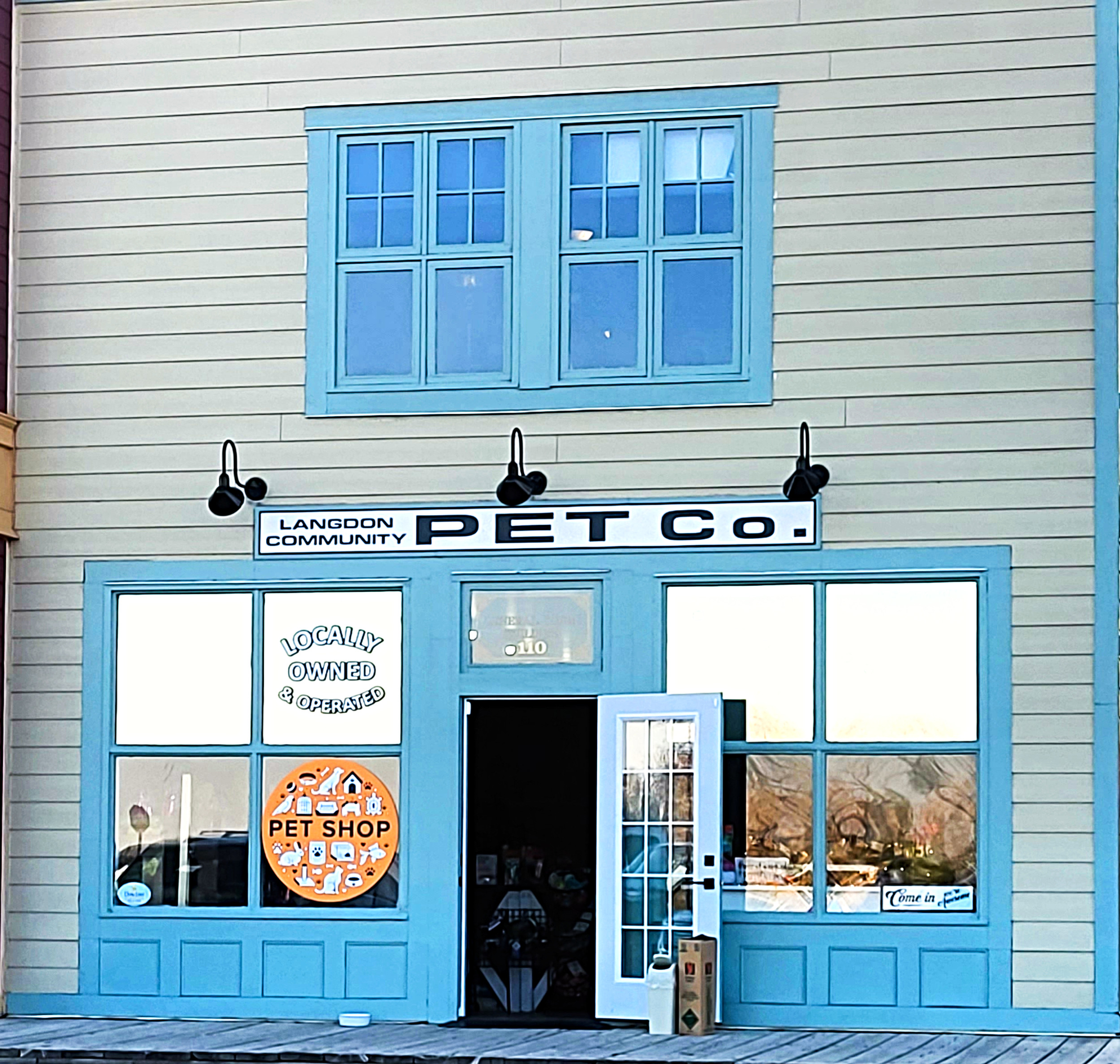 Langdon Community Pet Co logo